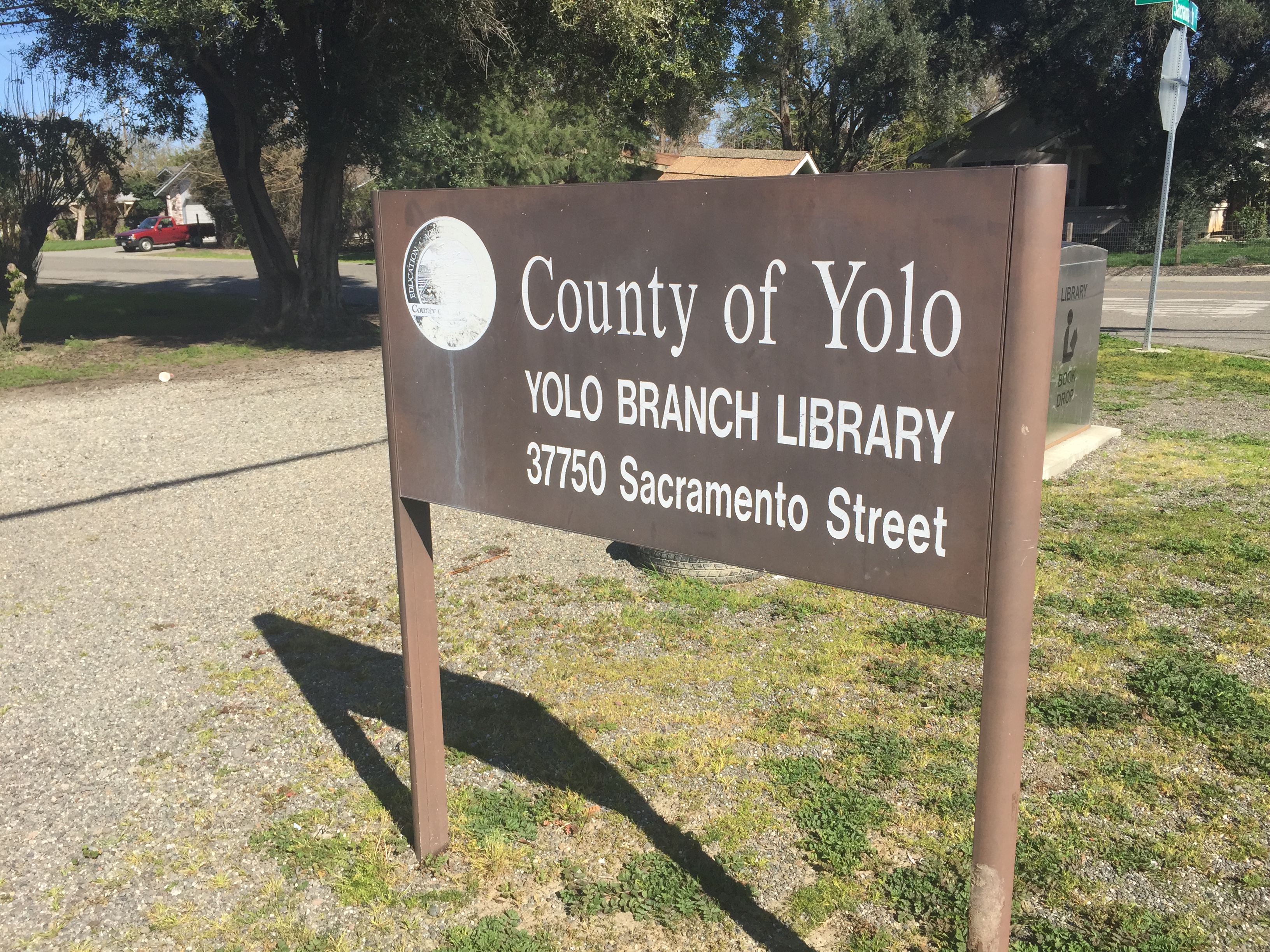 yolo-county-library-yolo-exterior-2